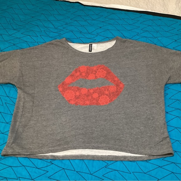 EUC Brand: Divided Grey top with‎ Red Lips - Picture 2 of 5